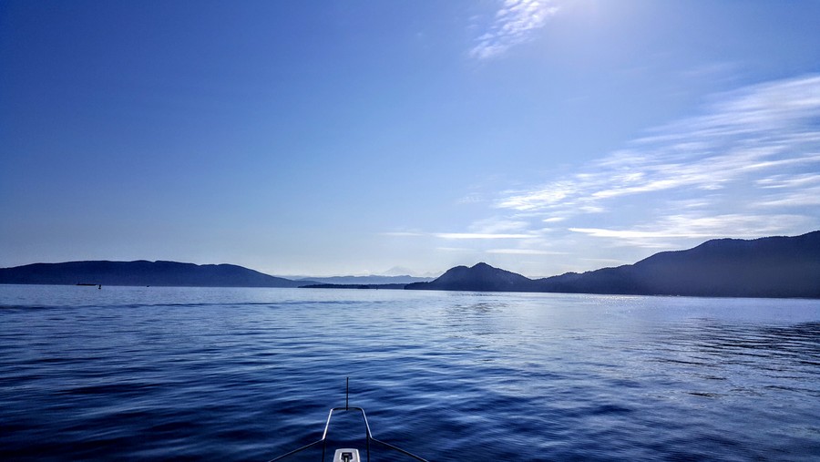 Leaving Blakely Marina by 8:30 in the morning, we still caught a beautiful sunrise on the water as we headed for Saddlebag island.